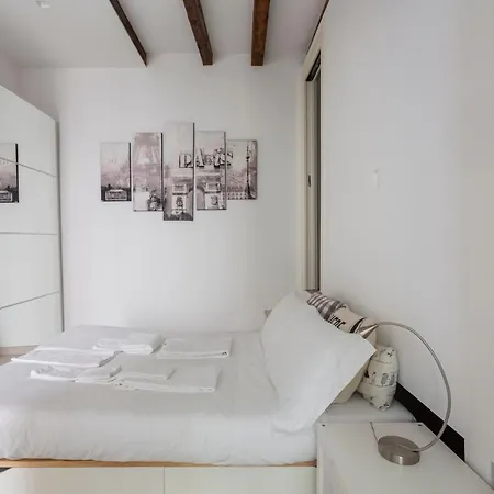 Apartment The Cutest In Milan